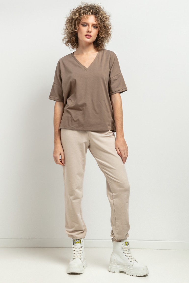 CM7764 Luźny t-shirt z dekoltem V - cappuccino