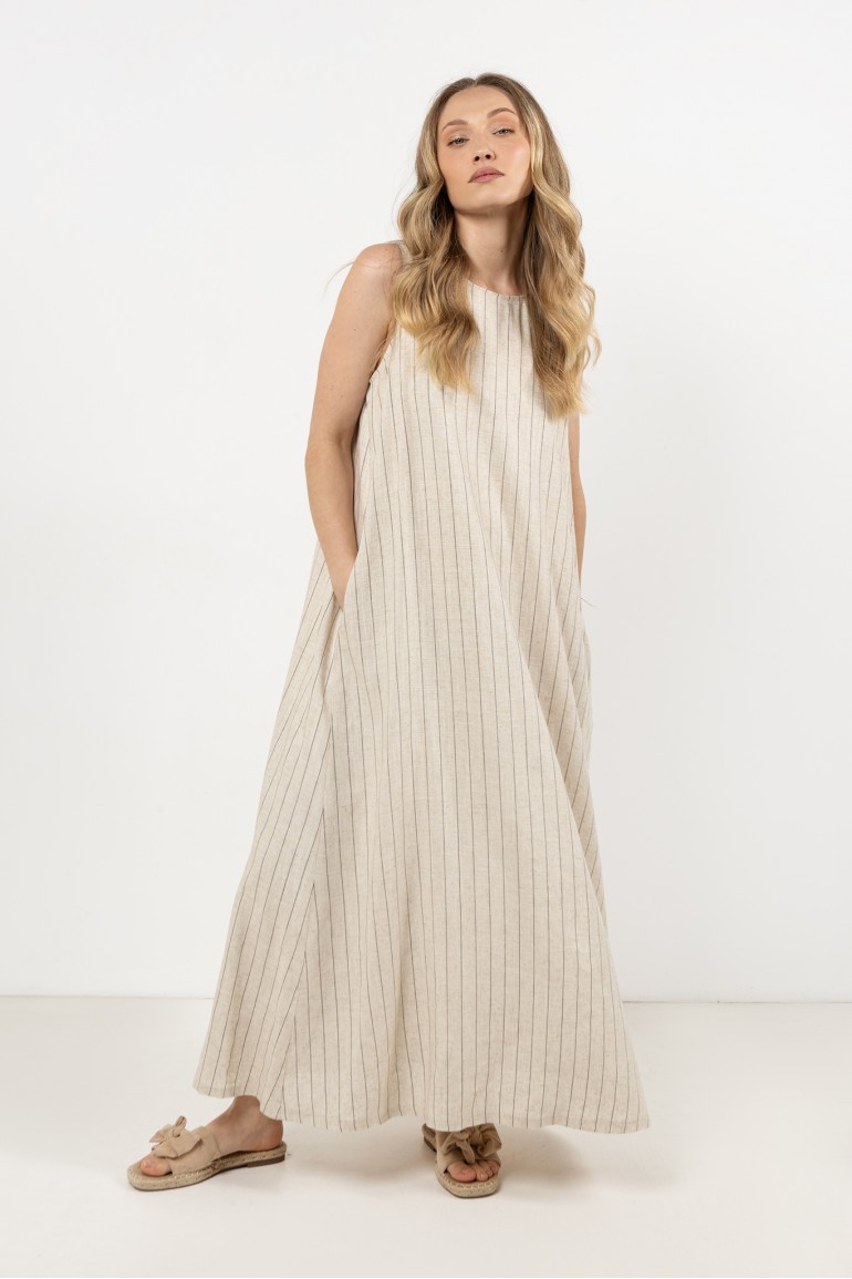 DM1259 Trapezowa sukienka maxi w delikatne prążki - mocca