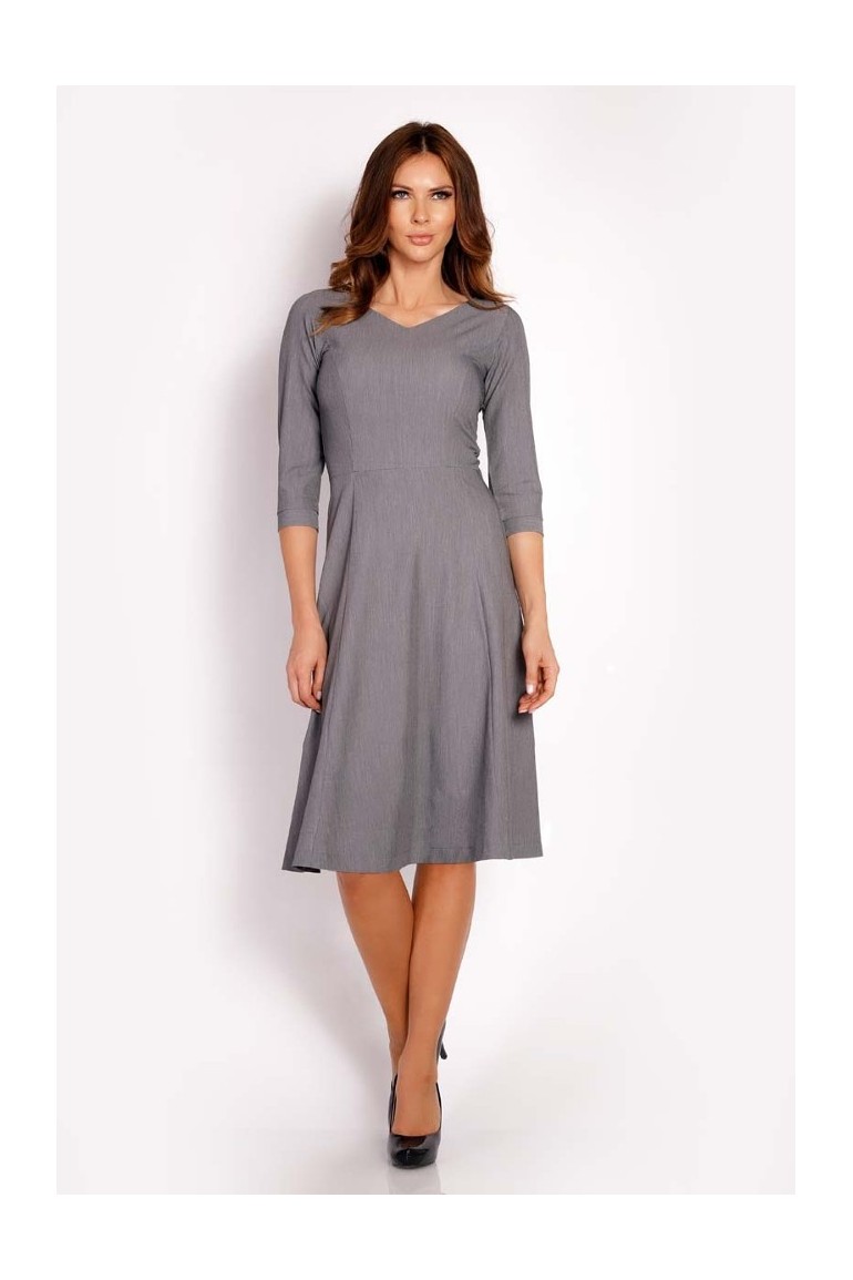 CM3293 Elegancka dopasowana sukienka w kontrafałdy - szara
