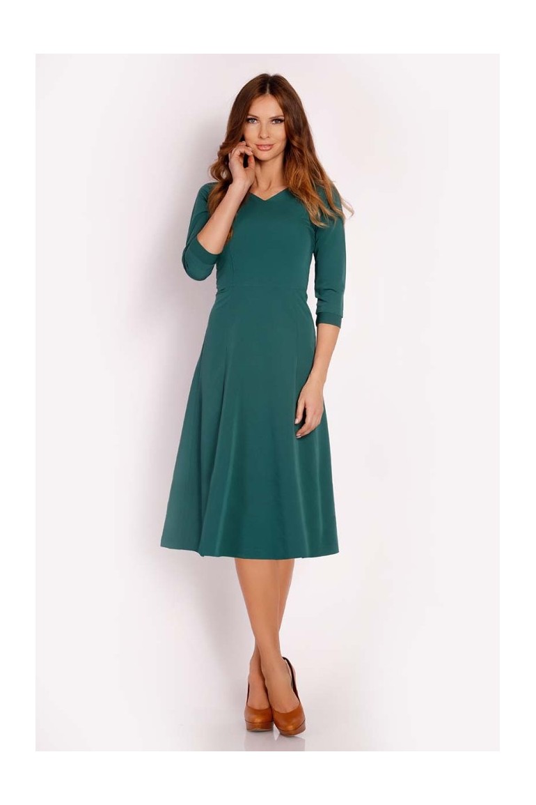 CM3293 Elegancka dopasowana sukienka w kontrafałdy - zielona