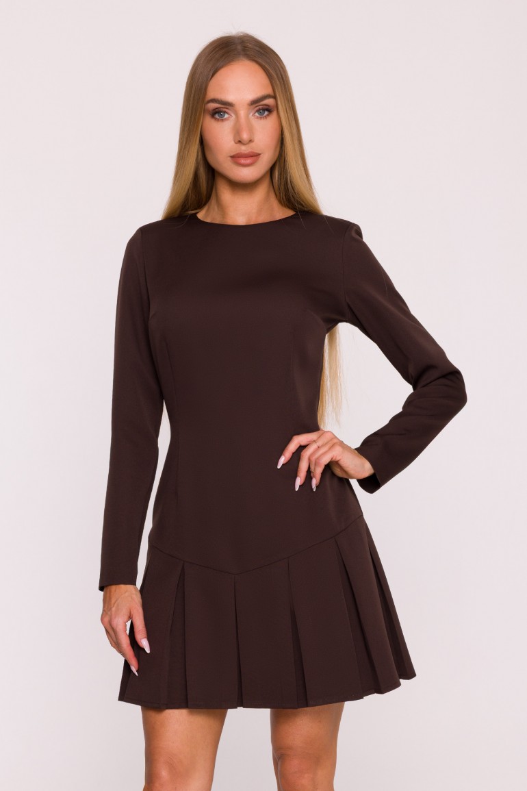 DM1453 Elegancka sukienka mini z kontrafałdami - brązowa