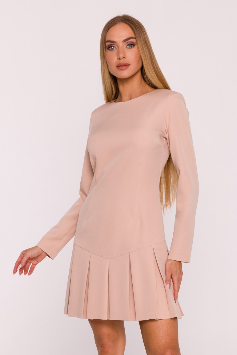 DM1453 Elegancka sukienka mini z kontrafałdami - beżowa