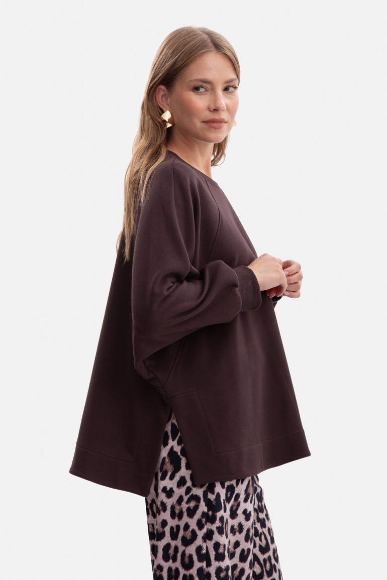 DM1485 Bluza oversize z rozcięciami po bokach - gorzka czekolada