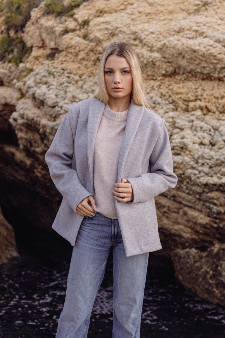 DM1447 Kurtka damska z flauszu zapinana na guzik - szara