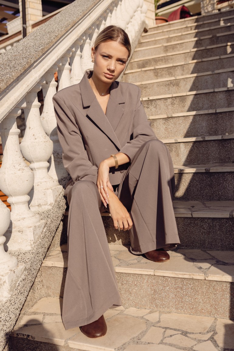 DM1438 Spodnie damskie z szerokimi nogawkami i wysokim stanem - taupe