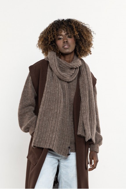 Długi szalik z domieszką moheru - karmelowy DM1531 Długi szalik z...