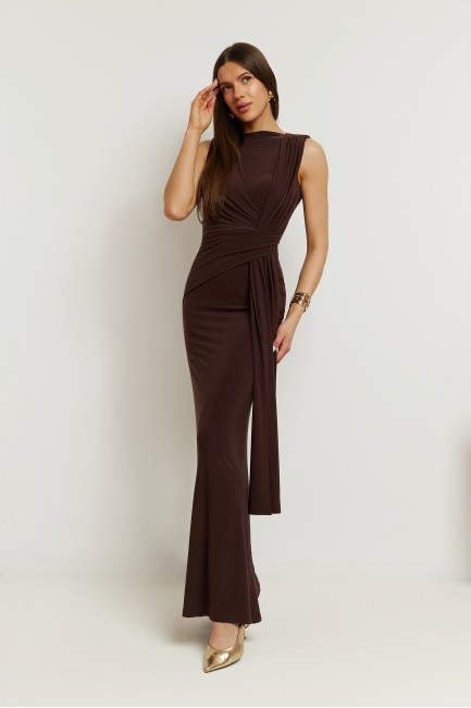Dopasowana sukienka wieczorowa maxi - brązowa DM1541 Dopasowana sukienka...