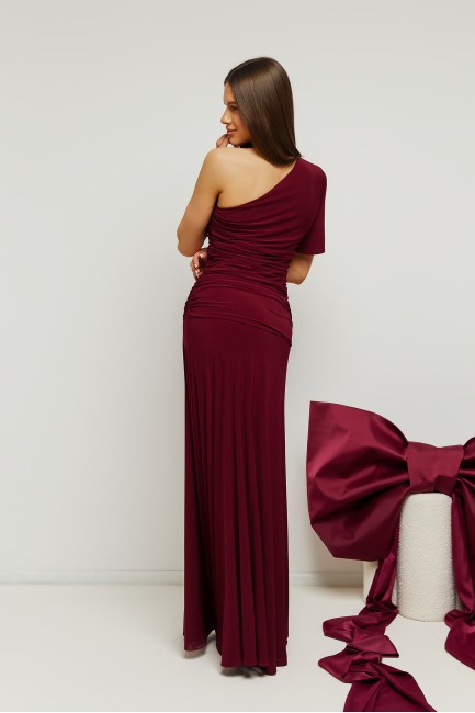 Sukienka maxi na jedno ramię - bordowa