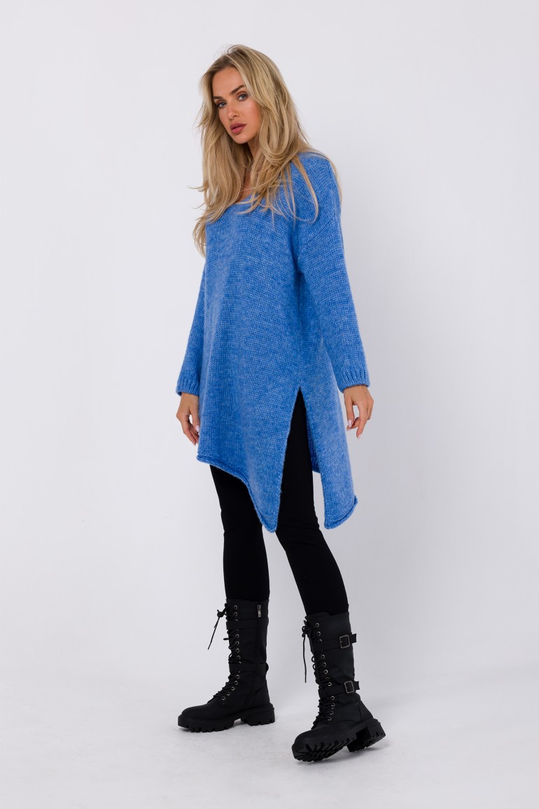 CM7621 Sweter z asymetrycznym dołem - lazurowy