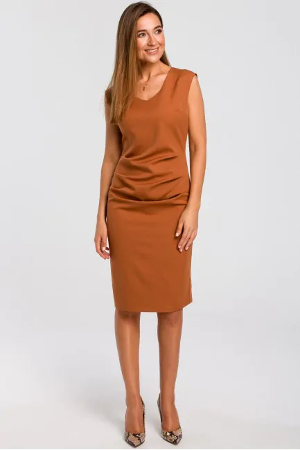 CM4636 Sukienka z dekoltem...