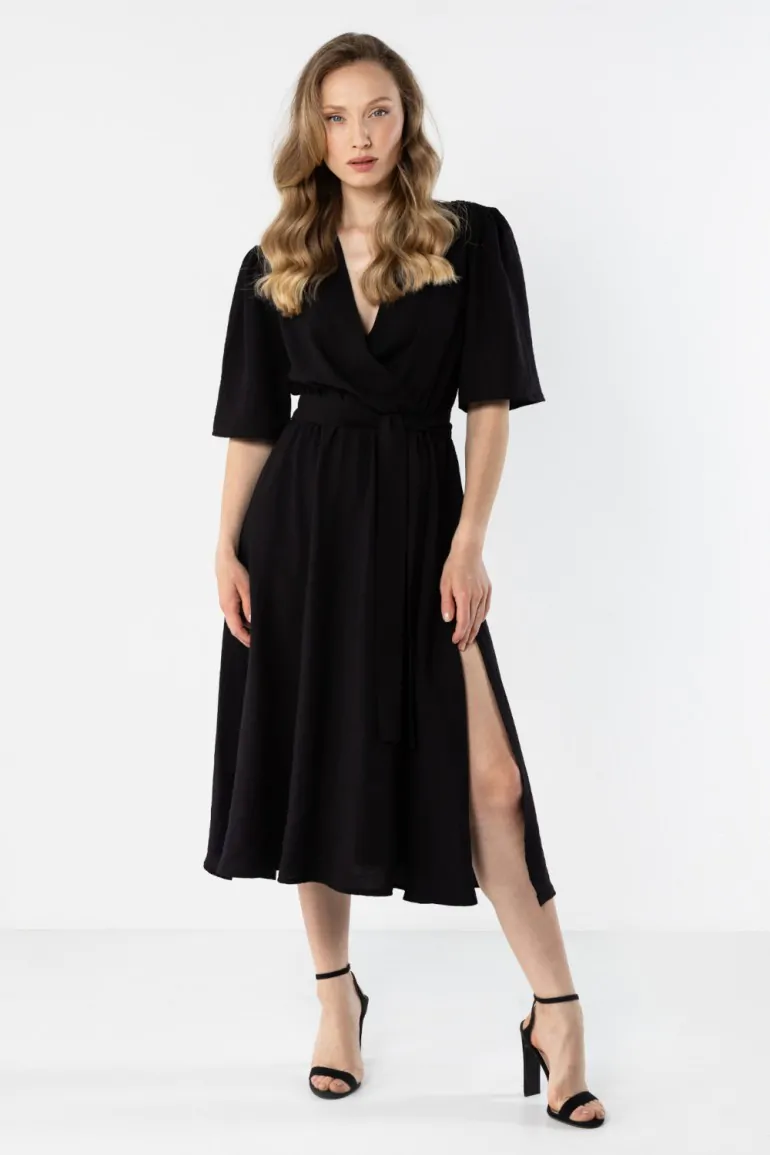 DM1570 Sukienka kopertowa z wiązaniem w talii - czarna