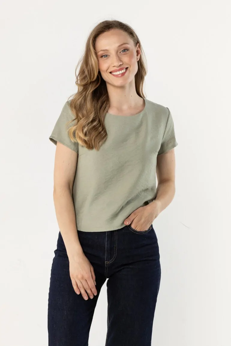 DM1571 Bluzka o prostym kroju z krótkim rękawem - szałwiowa