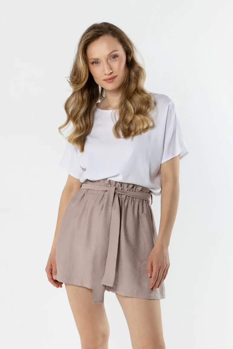 DM1574 Szorty z wysokim stanem i wiązaniem w talii - kaszmirowe