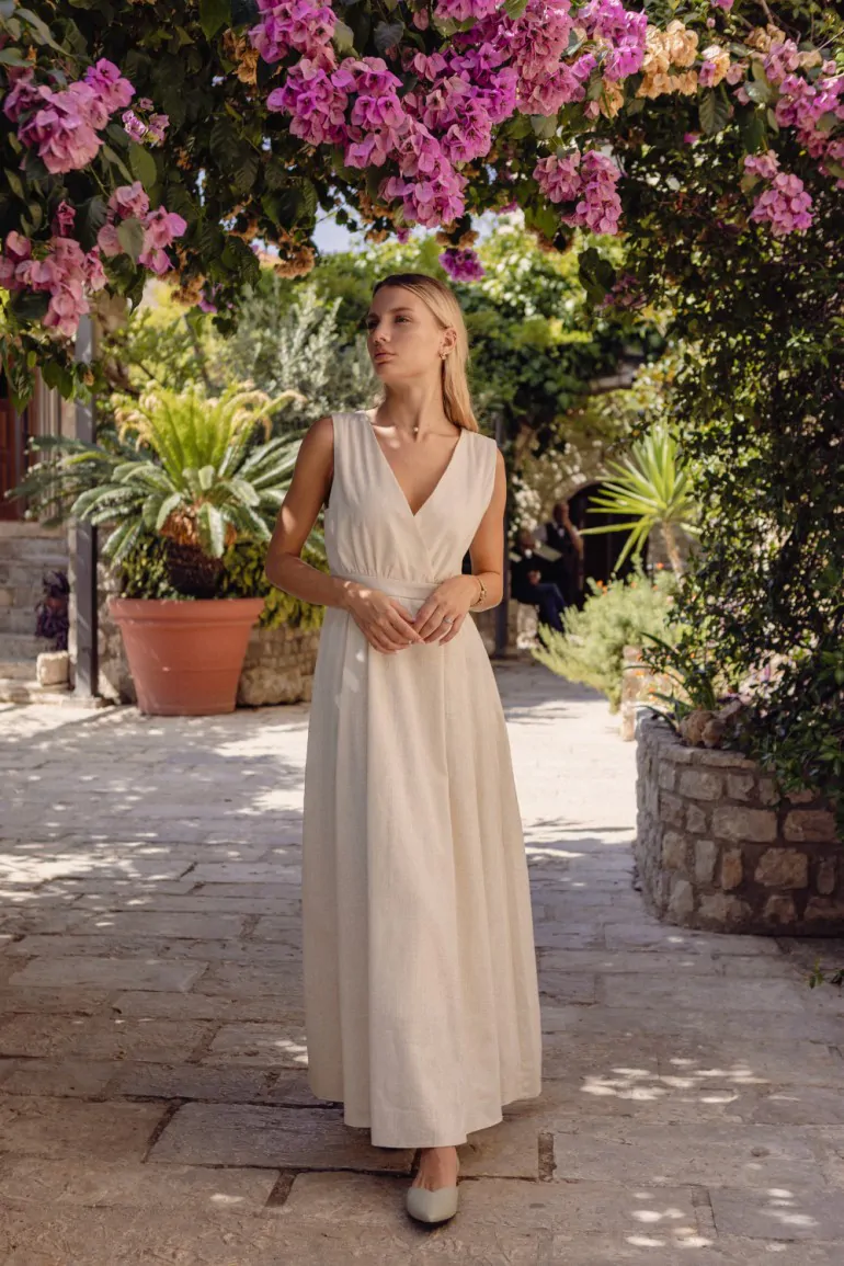 DM1580 Lniana sukienka maxi z kopertowym dekoltem - jasnobeżowa