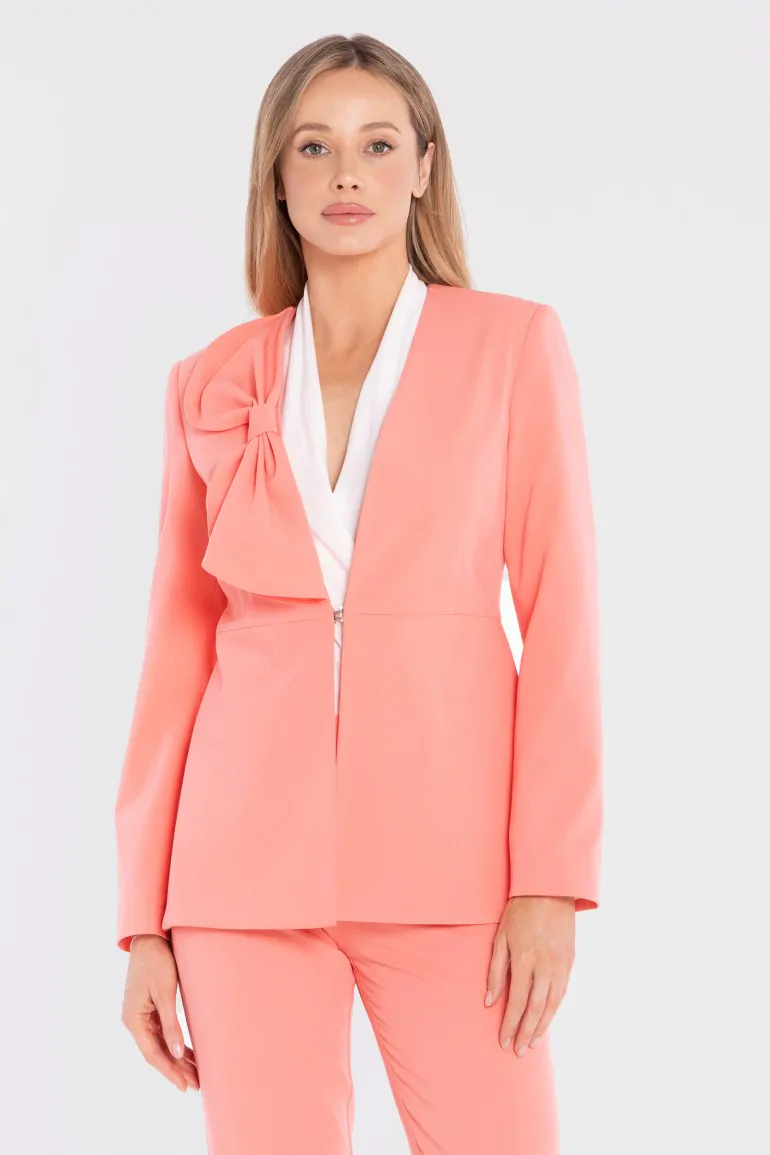 DM1679 Elegancka marynarka z ozdobną kokardą - łososiowa