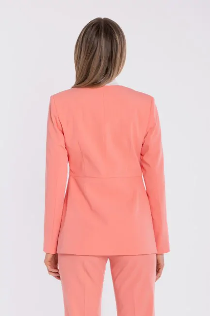 Elegancka marynarka z ozdobną kokardą - łososiowa