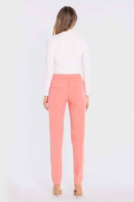 Eleganckie spodnie cygaretki z kieszeniami - łososiowe