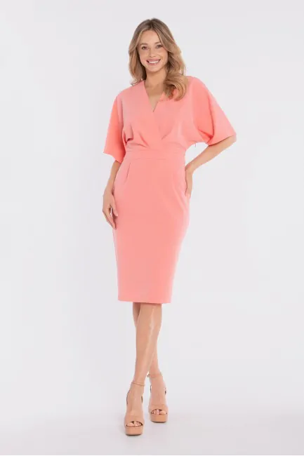 Sukienka kopertowa midi z krótkimi rękawami - łososiowa DM1681 Sukienka kopertowa...