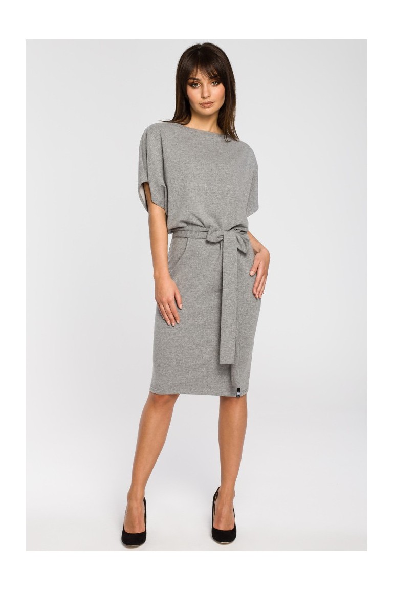 CM3441 Sukienka z paskiem i rękawami kimono - szara