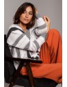 Sweter w serek - szary
