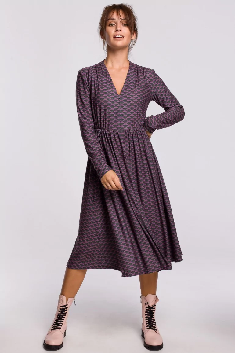 CM5404 Rozkloszowana sukienka we wzór z zamkiem - model 2