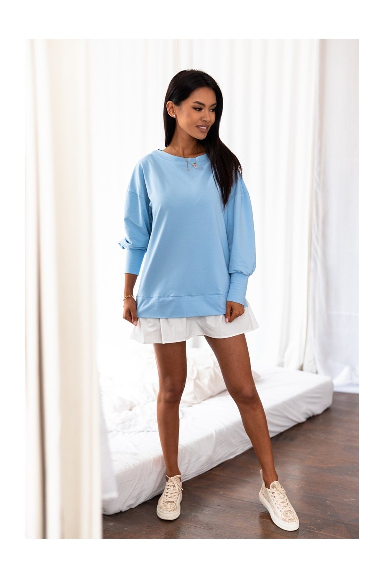CM6064 Bluza oversize z ozdobną falbanką - niebieska