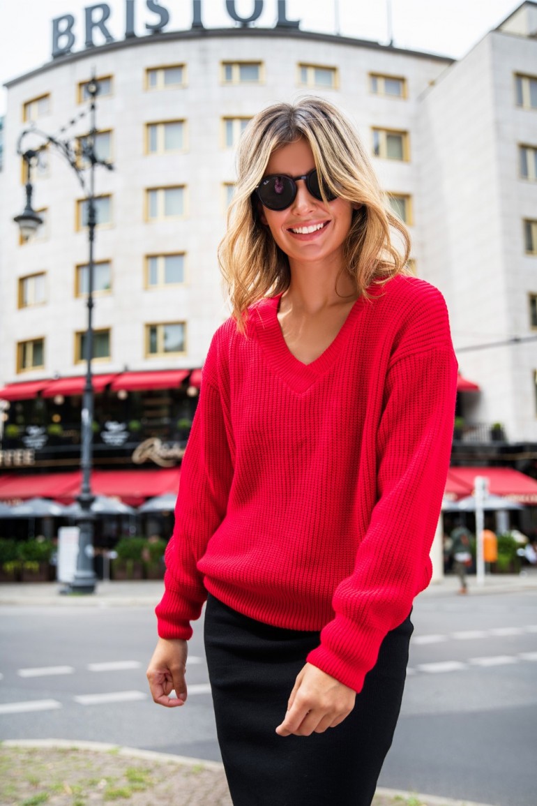 CM6258 Sweter z dekoltem w serek - czerwony