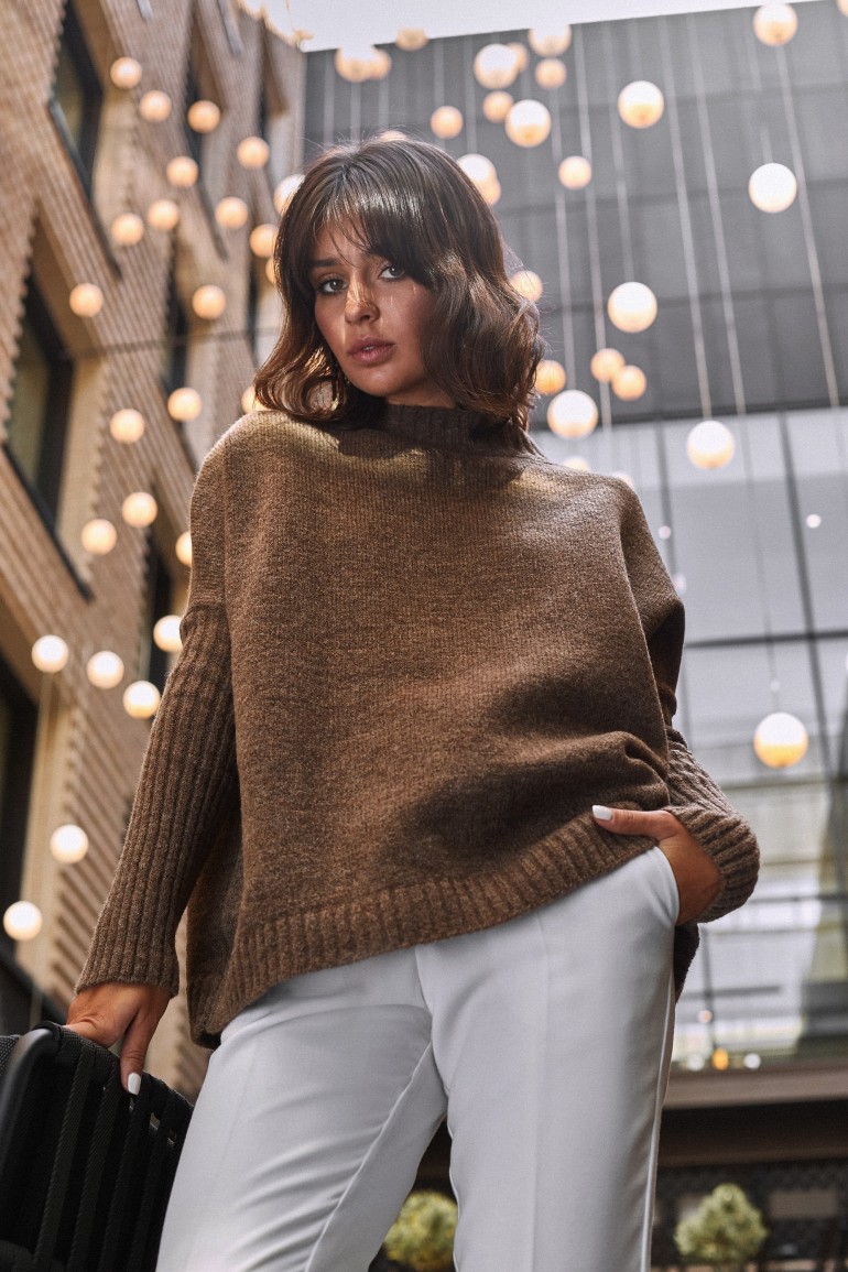 CM3996 Gruby sweter ze ściągaczem w rękawie - karmelowy