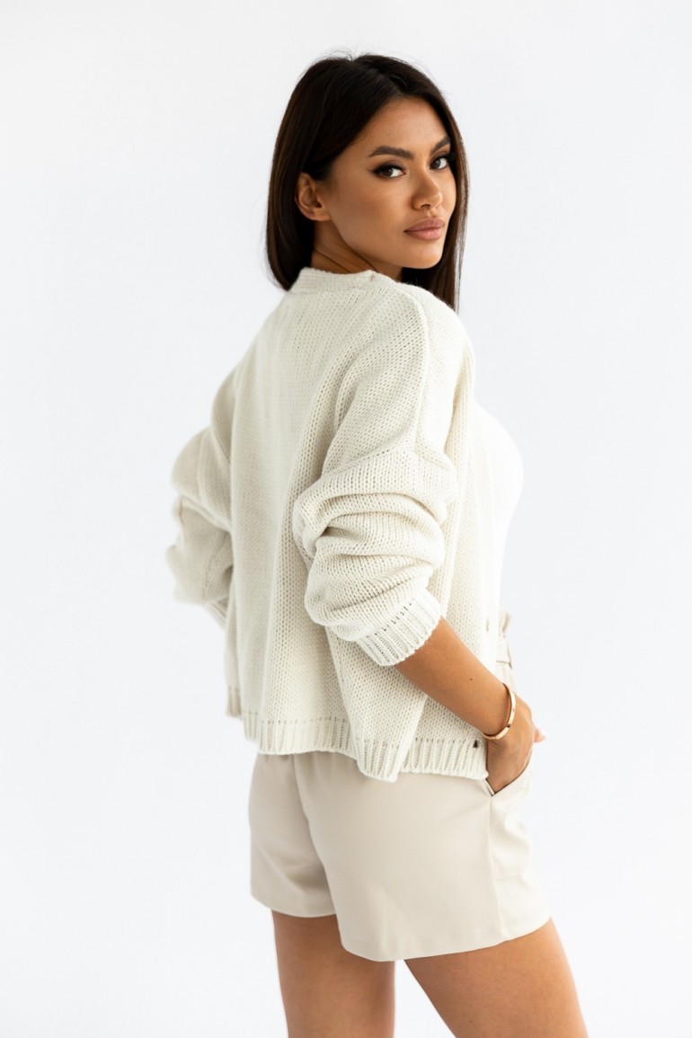 CM6463 Sweter z ozdobnymi guzikami - beżowy
