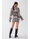 Sukienka drapowana z kołnierzykiem - biało-czarne pasy