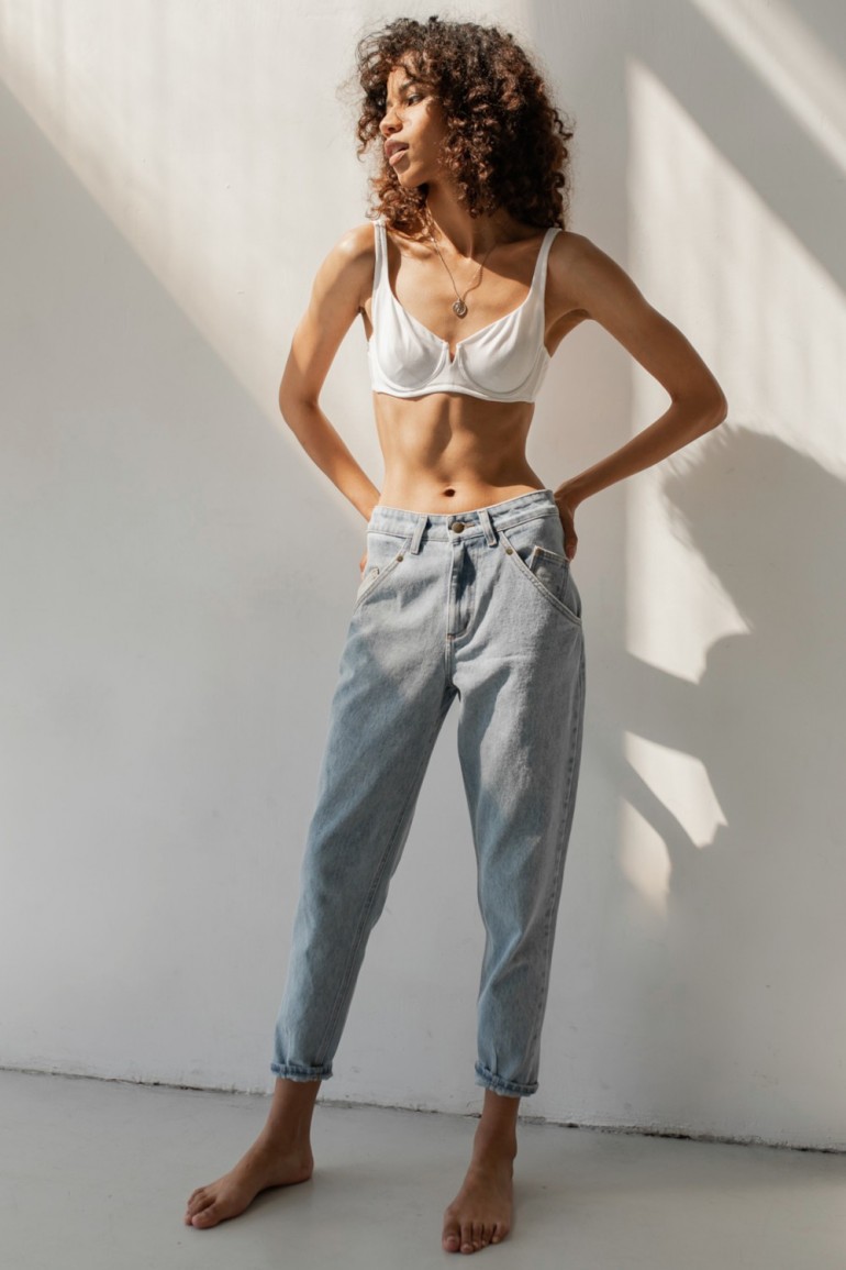 CM6645 Spodnie jeansowe typu mom fit - niebieskie