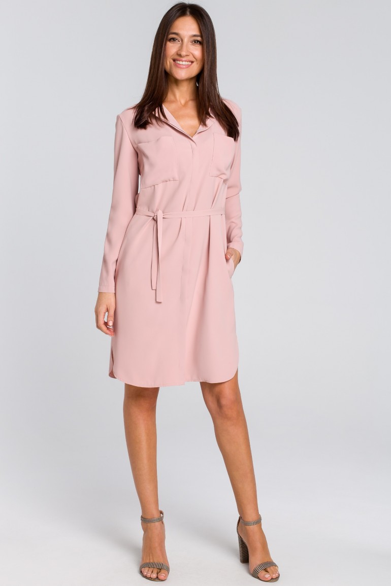 CM4133 Sukienka koszulowa z kieszeniami i paskiem - pudrowa