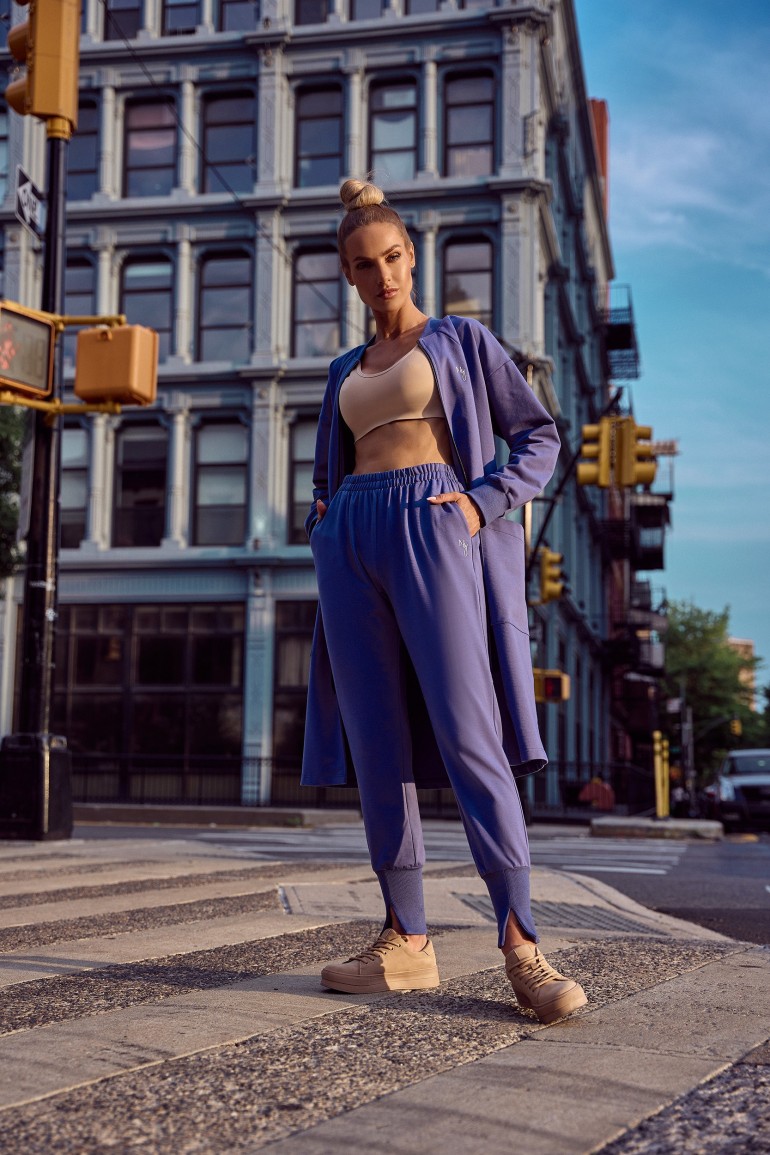 CM6836 Spodnie dresowe typu joggers z rozcięciami - indygo