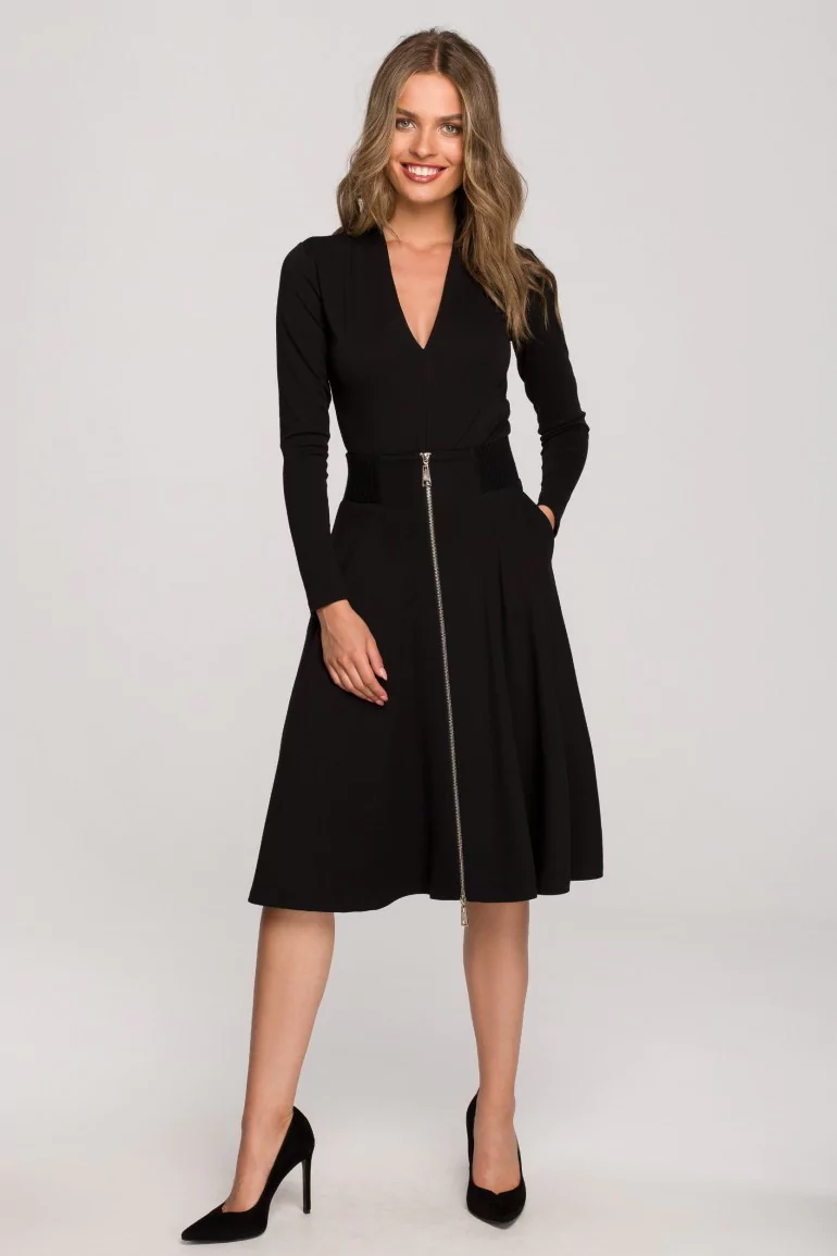 CM6913 Spódnica rozkloszowana ze ściągaczem w talii - czarna