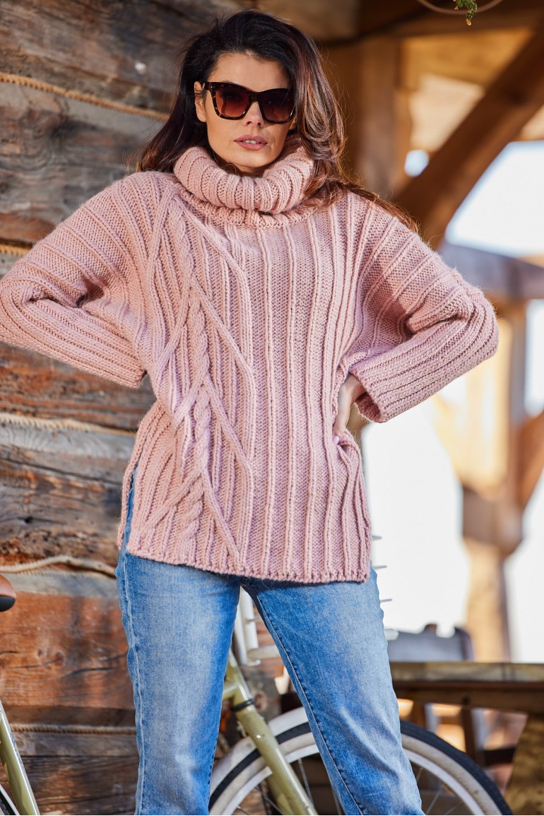 CM6964 Sweter oversize z golfem - pudrowy