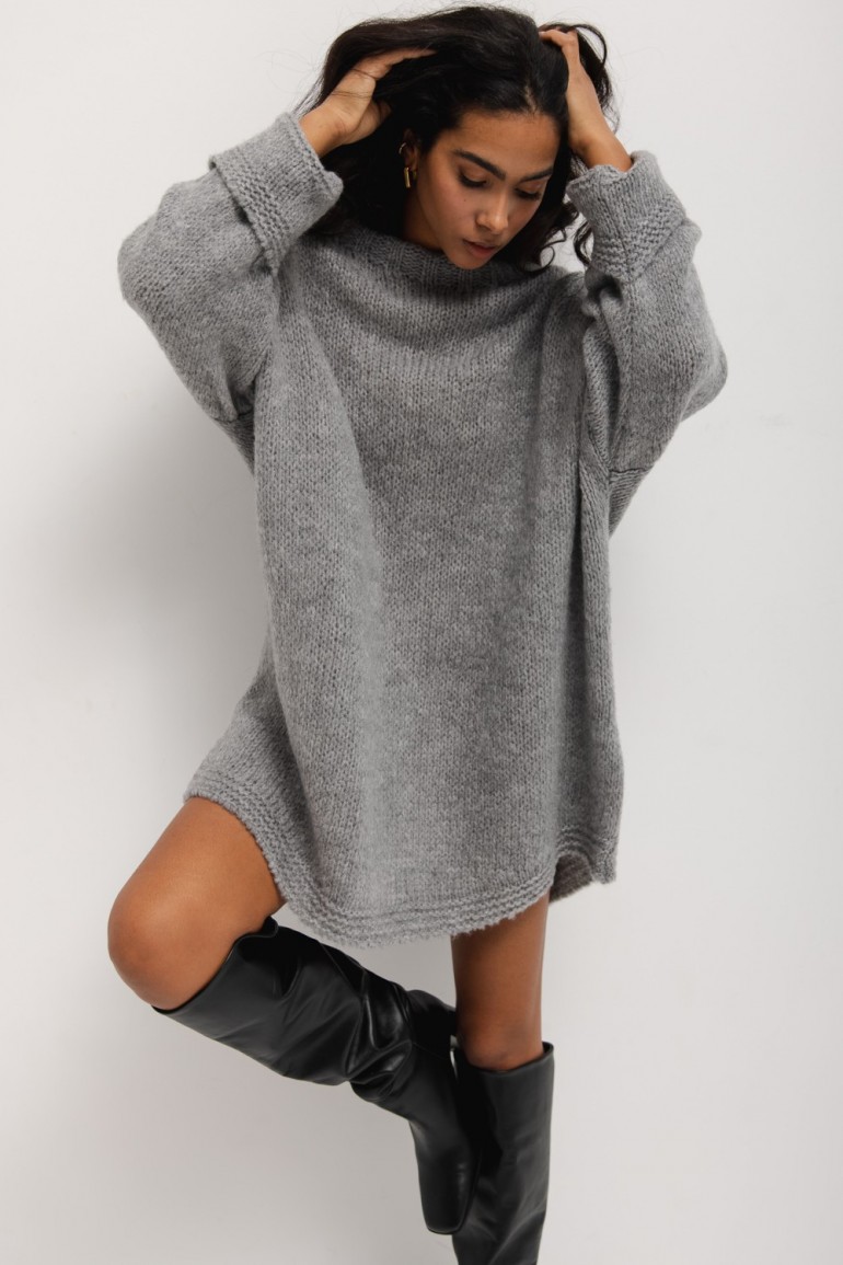 CM7071 Sweter typu oversize z okrągłym dekoltem - szary