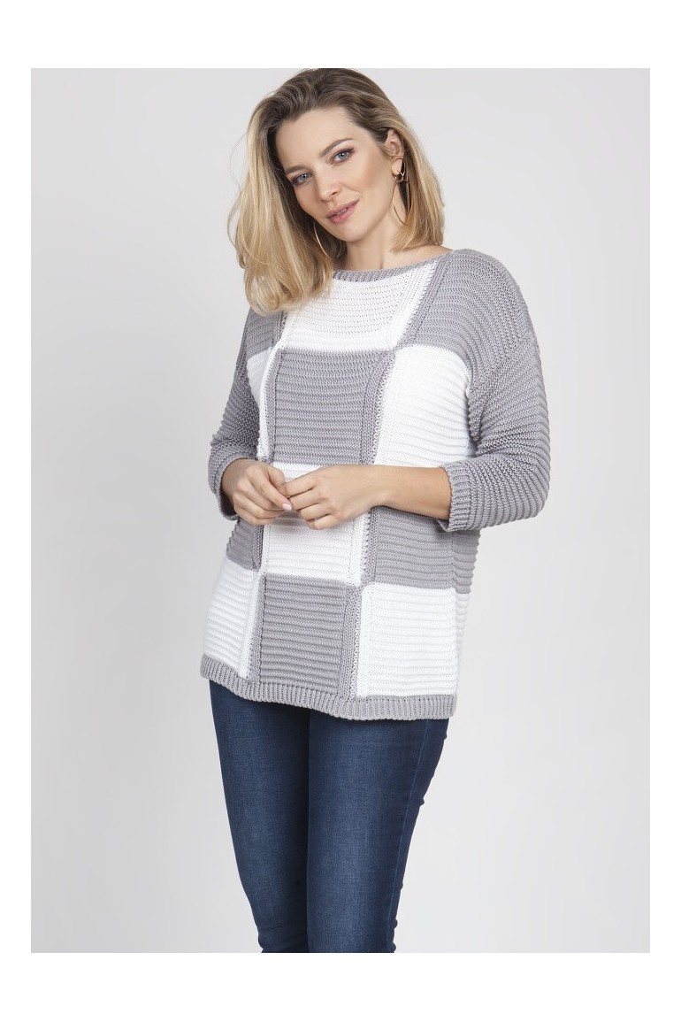 CM4381 Prosty sweter w geometryczny wzór - szaro-biały