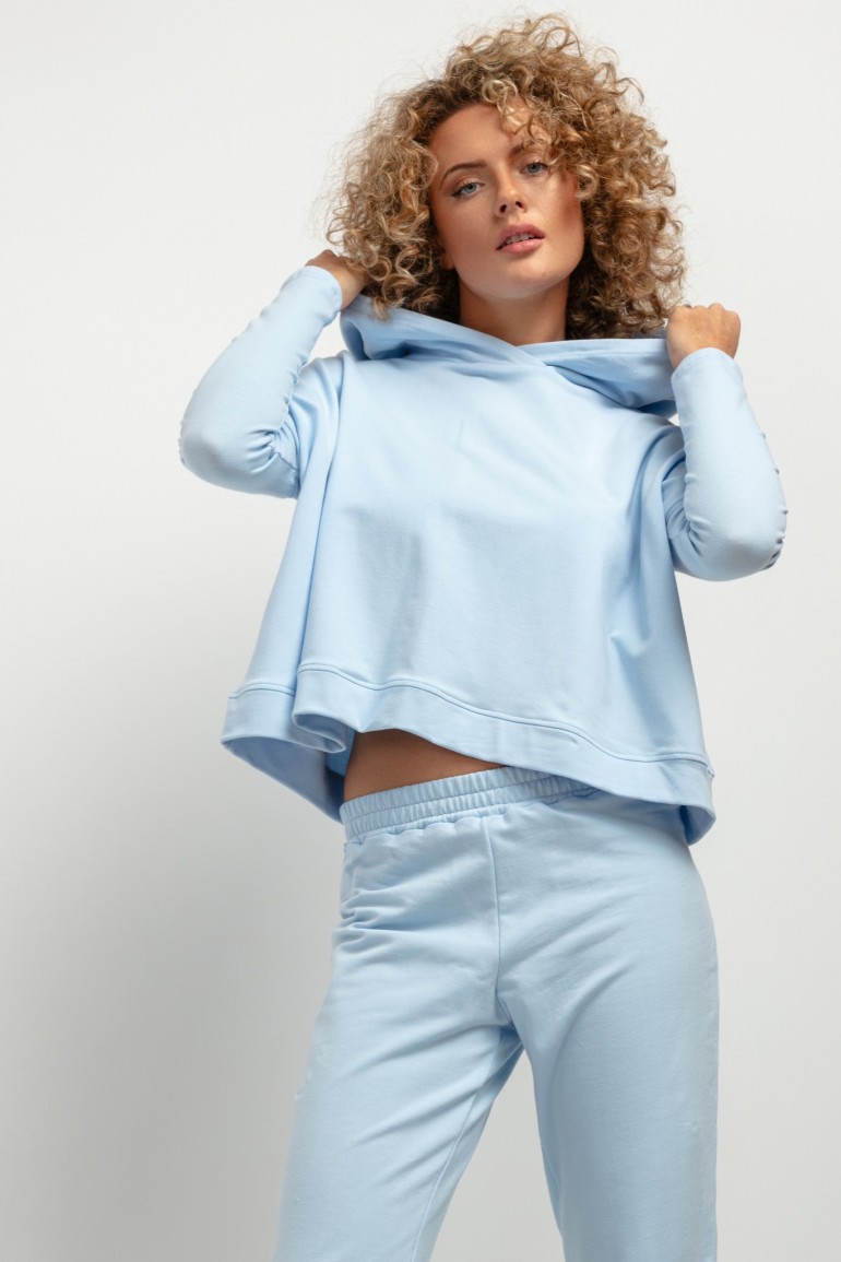 CM7437 Krótka bluza damska z kapturem - jasnoniebieska