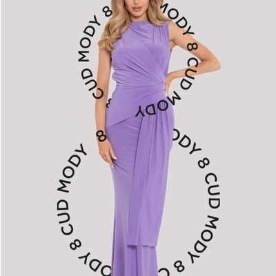 #CUDgirls, przed Wami kolejny Ósmy Cud Mody! ❤️ W maju najchętniej wybierałyście elegancką sukienkę marki MOE, która idealnie nadaje się na letnie uroczystości! 

Podkreślona talia, efektowne drapowanie i długość maxi tworzą połączenie, obok którego trudno przejść obojętnie 💫

Ten model pięknie układa się na sylwetce, podkreśla jej atuty i sprawia, że cała stylizacja wygląda niezwykle elegancko. To właśnie ten typ sukienki, który robi wrażenie od pierwszego spojrzenia ✨

#cudmoda #sukienka #sukienki #8cudmody