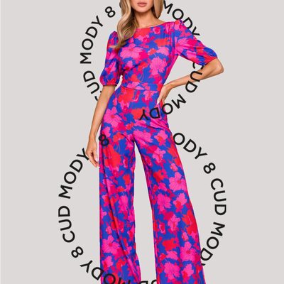 #CUDgirls, przedstawiamy Wam kolejny bestseller minionego miesiąca w ramach akcji Ósmy Cud Mody! ❤️ Kombinezon z oryginalnym nadrukiem to najchętniej kupowany przez Was model w czerwcu! 🔥

Idealny na wszelkiego rodzaju imprezy, kiedy potrzebujesz wyglądać elegancko, ale przy tym chcesz czuć się seksownie i kobieco. 😉 Zmysłowe wycięcie na plecach dodaje lekkości całej stylizacji i czyni ją wyjątkową.

#cudmoda #8cudmody #kombinezon #kombinezondamski #modadamska #bestseller #stylowakobieta