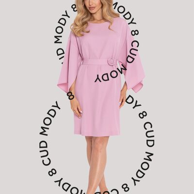 #CUDgirls, czas na kolejny Ósmy Cud Mody! ❤️ W marcu Waszym najczęstszym wyborem była nowość od marki MOE - sukienka z luźnymi rękawami i ozdobnym paskiem 🔥

To doskonała propozycja na zbliżające się komunie oraz wesela. Jest dostępna aż w 7 kolorach oraz rozmiarach od S do XXL. Znajdziesz ją na www.cudmoda.pl w zakładce NOWOŚCI 🌸

#cudmoda #8cudmody #sukienka #bestseller