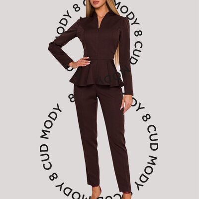 #CUDgirls, poznajcie nasz najnowszy Ósmy Cud Mody! Ten kombinezon skradł Wasze serca 💕 Elegancki, kobiecy i niezwykle wygodny – nic dziwnego, że stał się bestsellerem miesiąca!

Dlaczego właśnie on?

🥰 Baskinka subtelnie podkreśla talię i dodaje lekkości sylwetce.
💫 Długie rękawy i dopasowany krój sprawiają, że wygląda perfekcyjnie zarówno na co dzień, jak i na wyjątkowe okazje.

#cudmoda #8cudmody #kombinezon #modadamska #stylowakobieta #bestseller